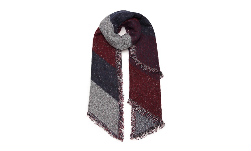 Image 14: Women's Extra Thick Knitted Plaid Scarf