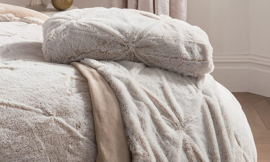 Image 7: Rouched Faux Fur Duvet Set