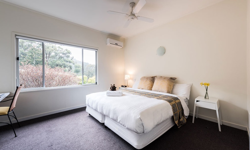 Image 2: Kalorama, VIC: 4* Escape with Breakfast