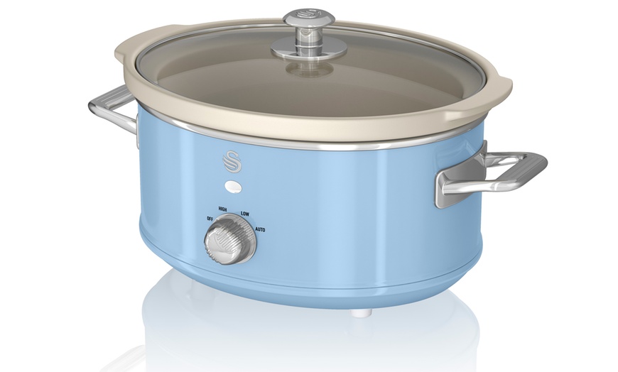 Image 12: Swan 1.5L, 3.5L or 6.5L Retro-Style Slow Cooker