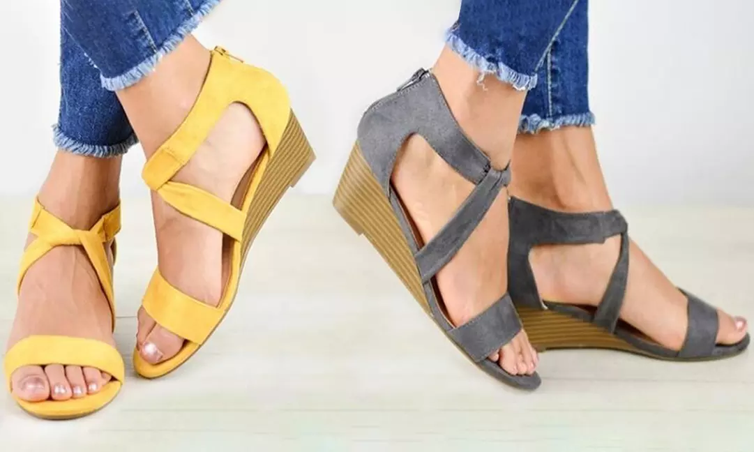 Sandales à talon compensé - Primary Image