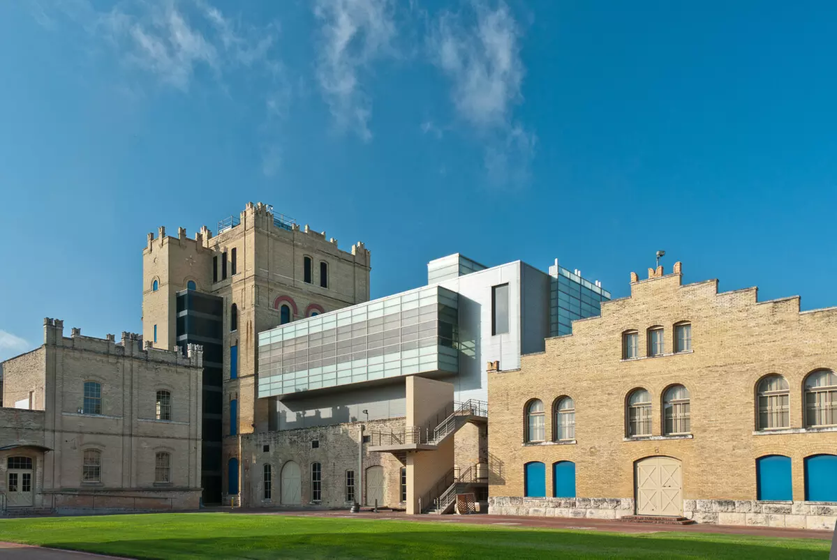 Save up to 50% to San Antonio Things to Do: SeaWorld, LEGOLAND, & Zoo