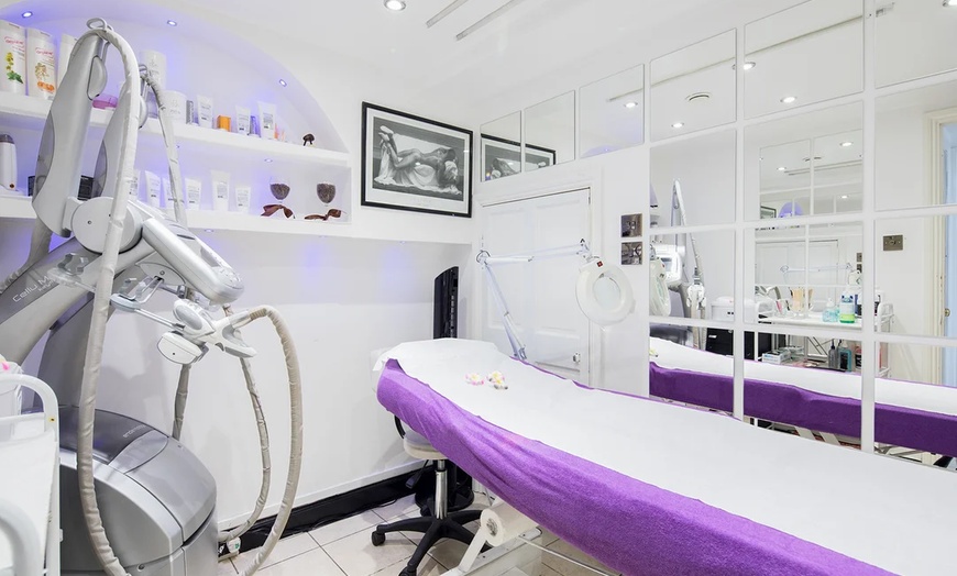 Image 2: Up to 54% Off on Facial at Lux Studio