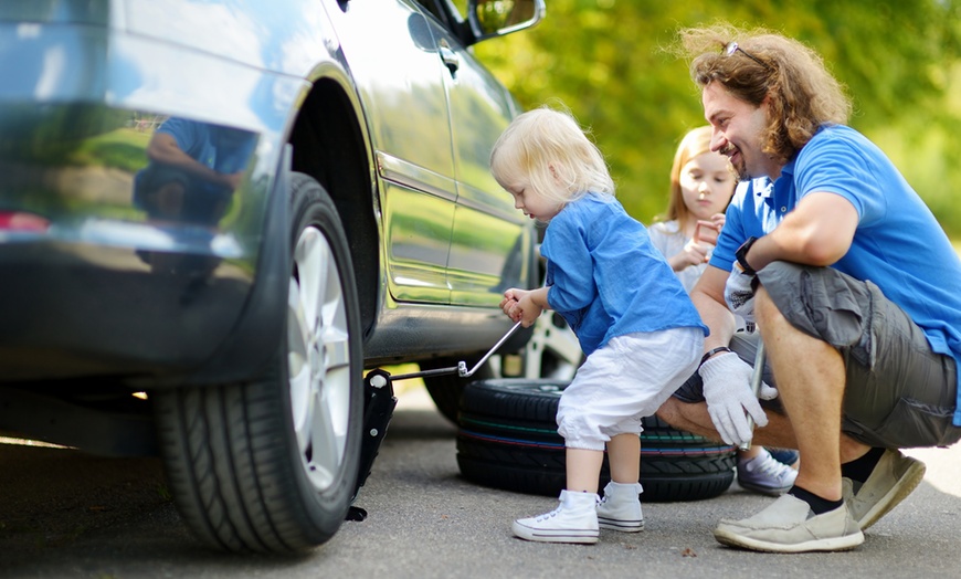 Image 2: Car maintenance online course