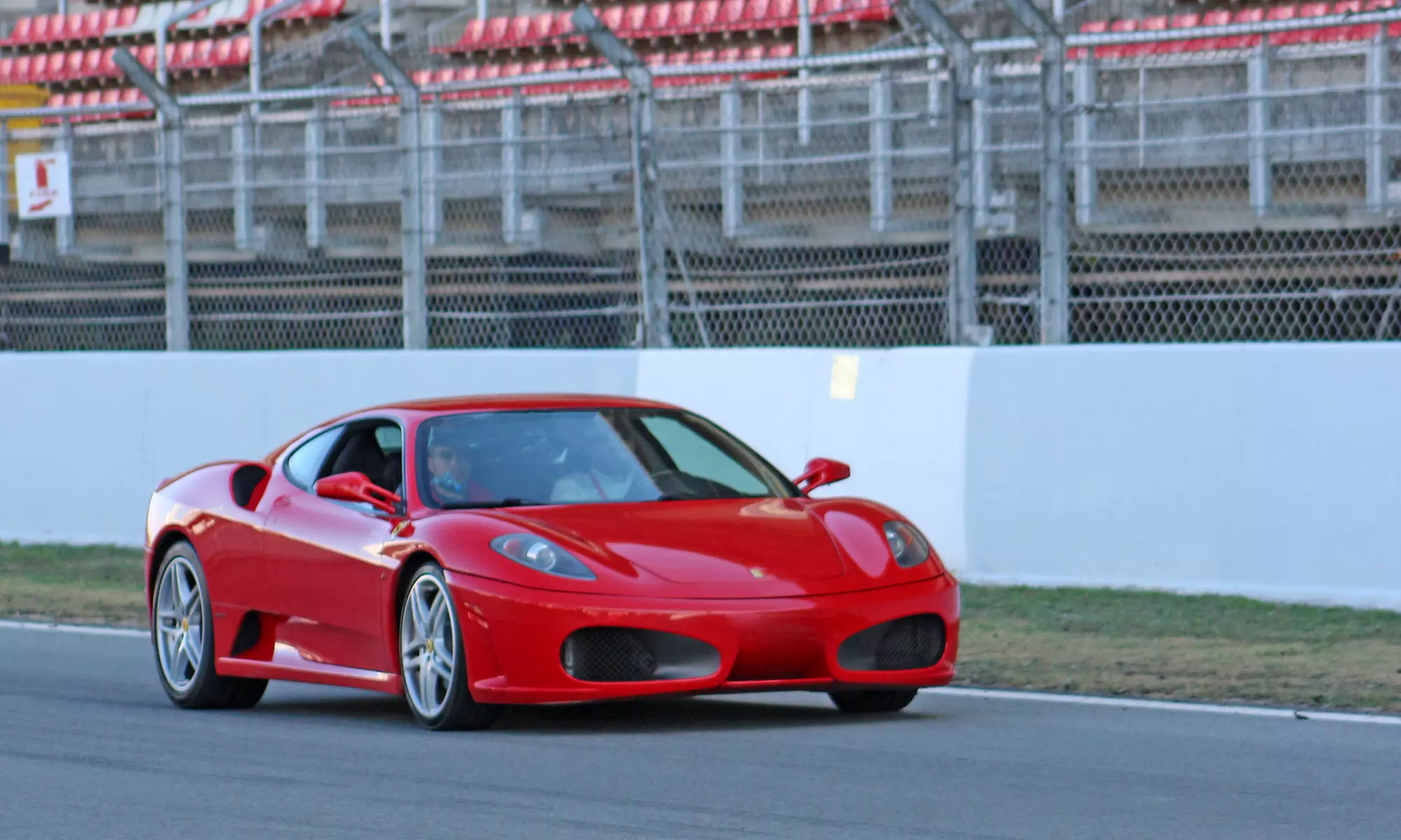 Conducción de 1 vuelta en circuito corto de un Ferrari F430 o F488 en Best Experience - Second Medium
