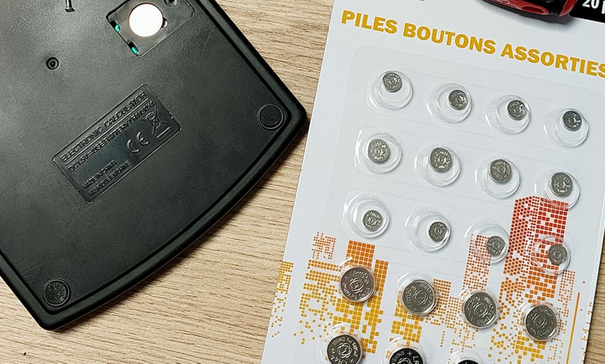 Image 2: Lot de 20 piles boutons incluant cinq types différents 