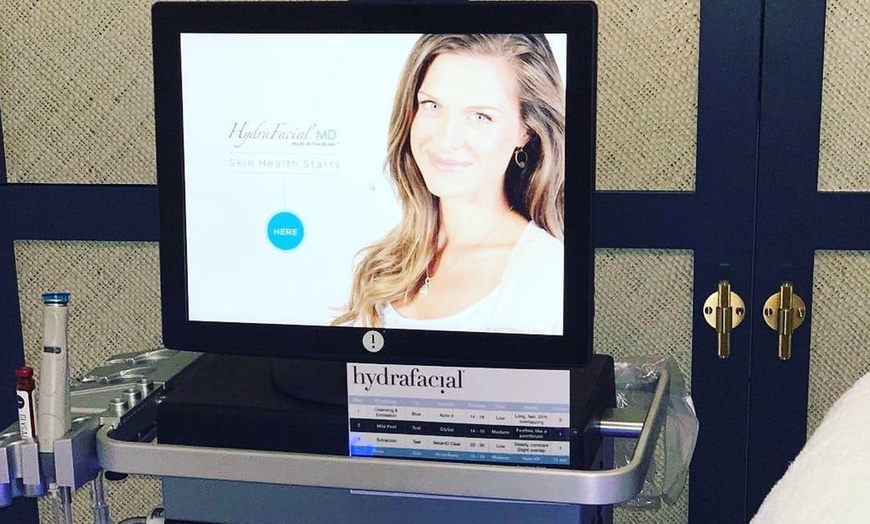 Image 2: Éclat et sérénité : soin hydrafacial ou massage visage détoxifiant