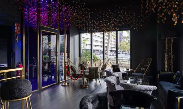 Disfruta de 2 o 4 combinados a elegir, con opción a 1 o 2 shishas, con hasta 46% de descuento en Timis Madrid - Primary Image