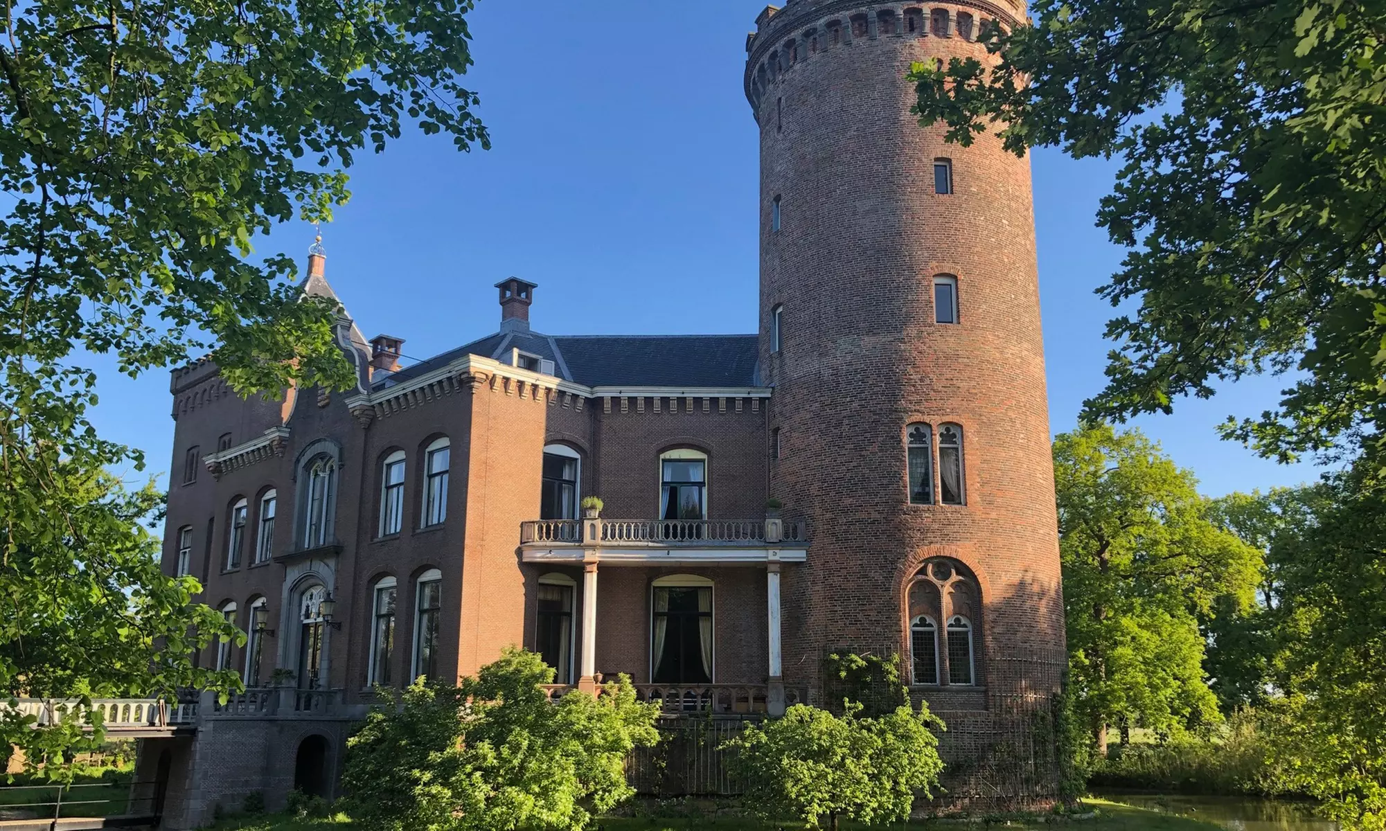 Utrechtse heuvelrug: 1 of 2 nachten voor twee op Kasteel Sterkenburg met ontbijt en naar keuze romantisch pakket - Primary Image
