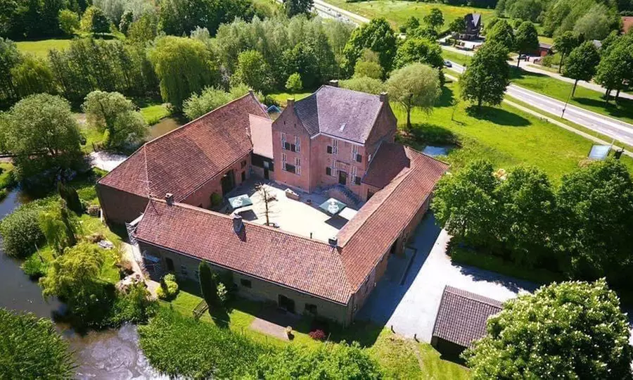 Schinveld in Limburg: 1-3 nachten met ontbijt & naar keuze romantisch pakket op Landgoed Schinvelderhoeve voor twee - Primary Image