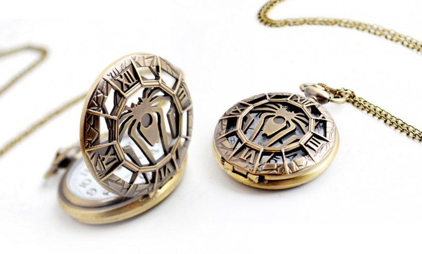 Image 4: Clamshell Unisex Pocket Watch