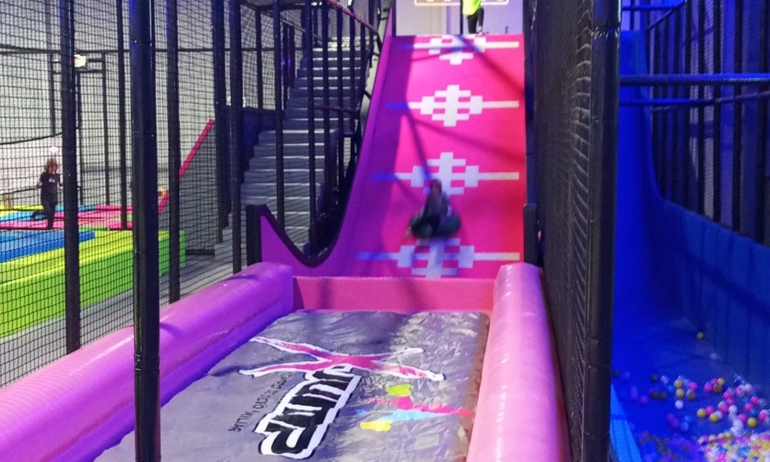 ¡Salta hasta tocar el cielo! 1 o 2 horas de saltos en camas elásticas