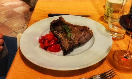 Pranzo o cena con dolce e calici di vino abbinati per 2 o 4 persone alla Tenuta Il Corvo (sconto fino a 55%)