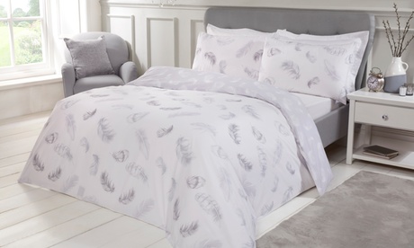 Set copripiumino con design di piume, disponibile in 4 dimensioni e 2 colori