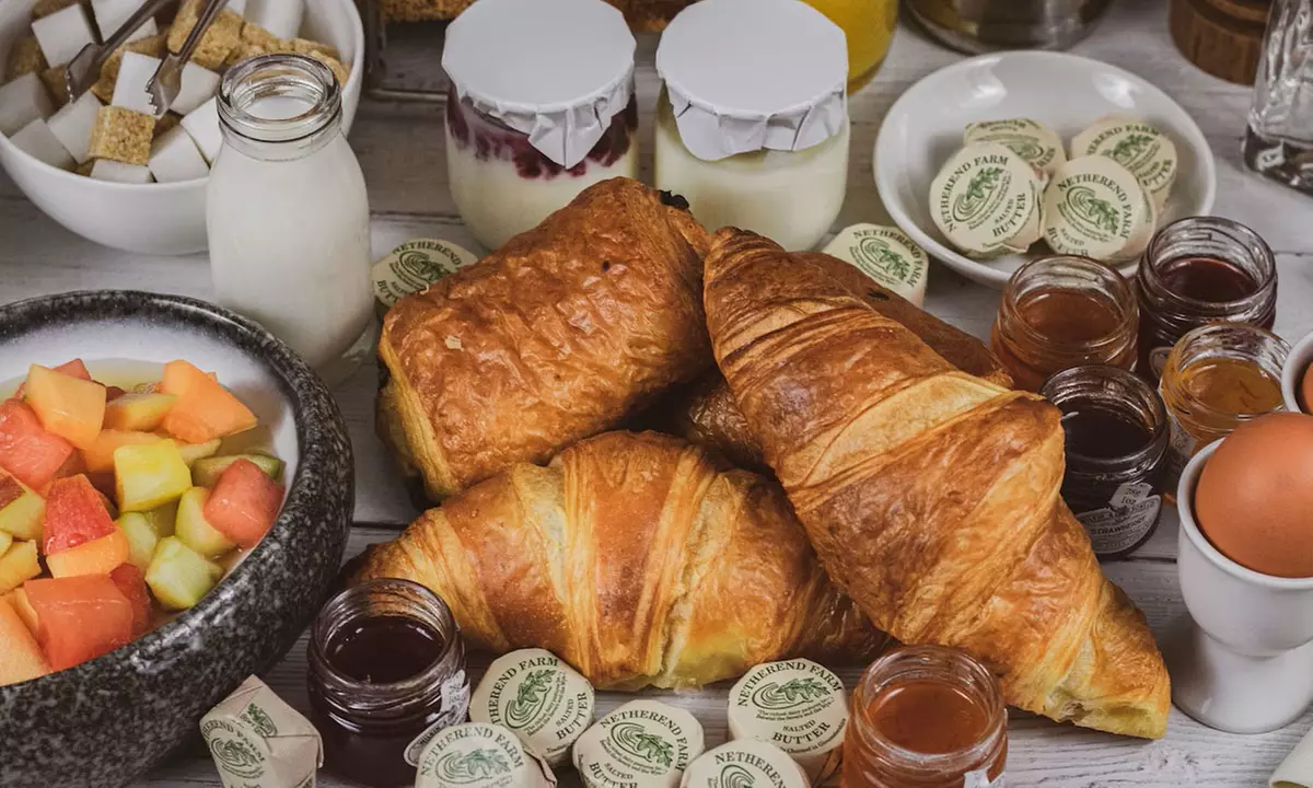 4* Lake District: Romantic Lake Cruise & Scenic Stay for 2