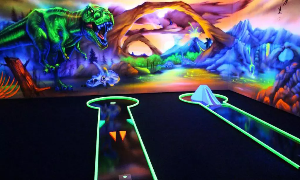 Spaß garantiert bei 1 Spiel 3D Minigolf & Equipment für 2-6 Personen