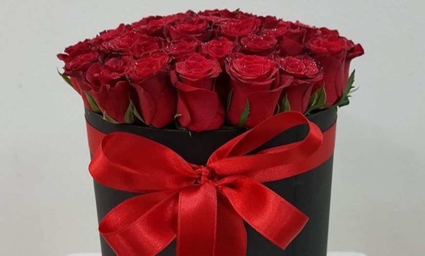 Image 1: AED 90 Toward Rose Bouquet