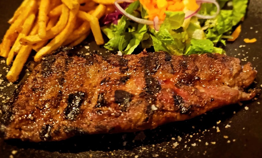 Image 25: Menú de cocina al grill para 2 o 4 con entrante, postre y bebida