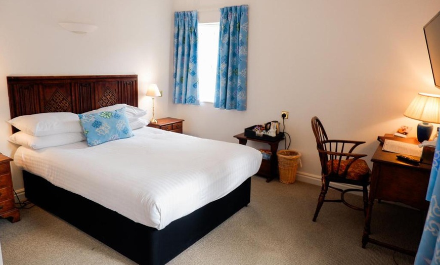 Image 2: Cotswolds: Classic Double Room with Breakfast