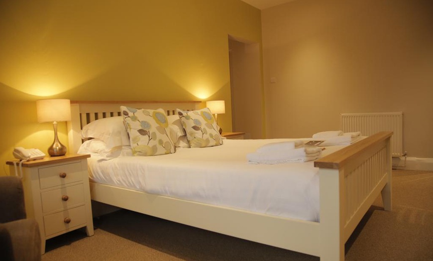 Image 3: York: 4* Double Room with Afternoon Tea