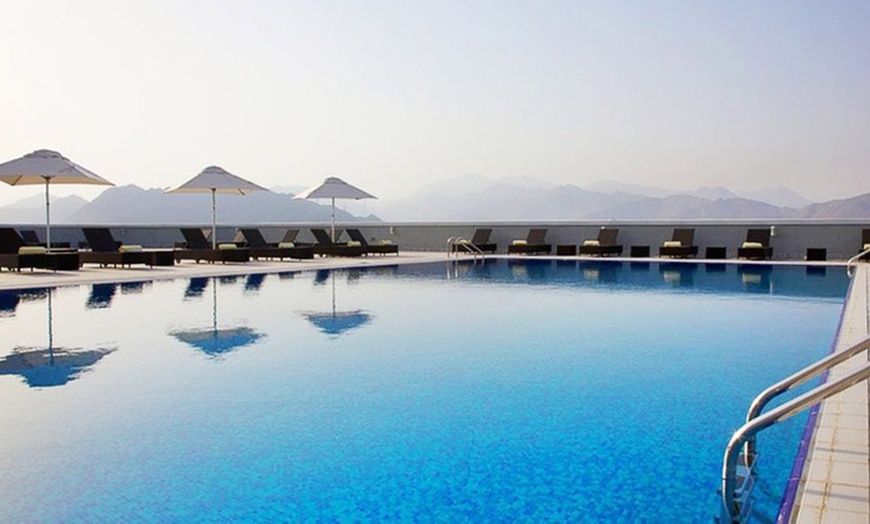 Image 2: Fujairah: 5* New Year's Eve Stay