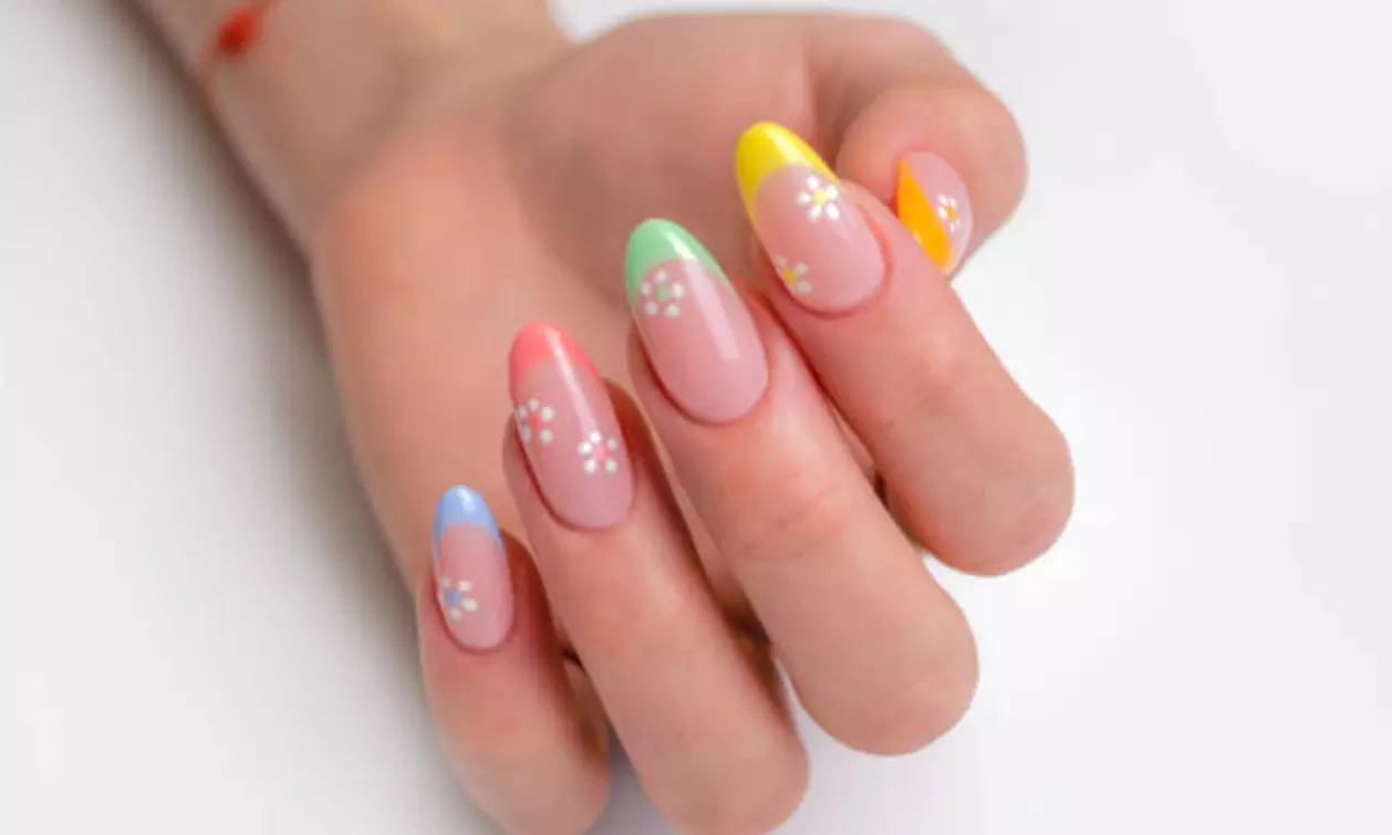 1 o 3 sesiones de pedicura con esmaltado normal o semipermanente