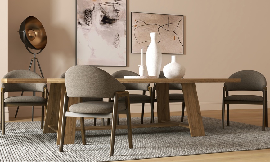 Image 23: Sillas de comedor tapizadas con patas de madera Woolden, de Doosense