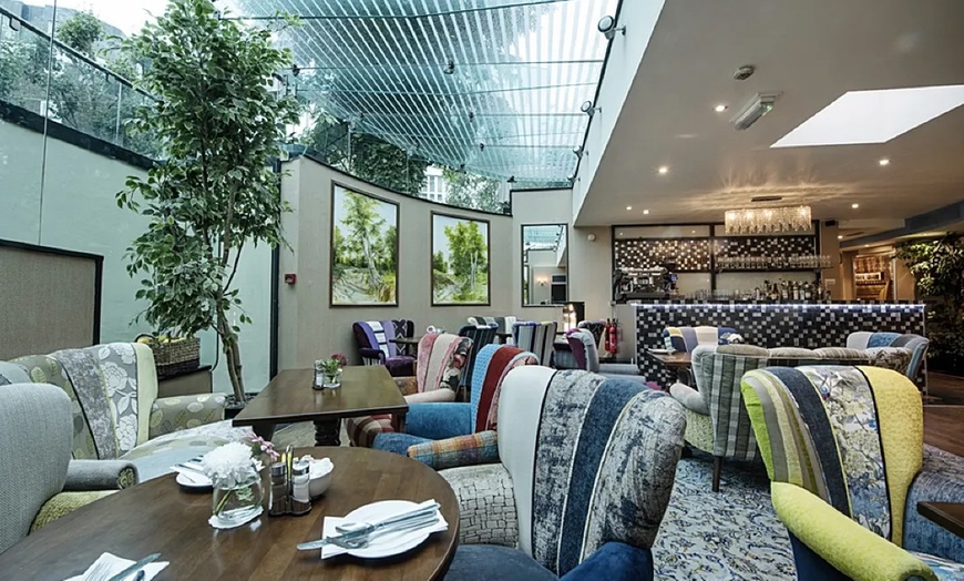 Image 13: London: 4* Classic Double, Club Double or Twin, or Deluxe Room Stay