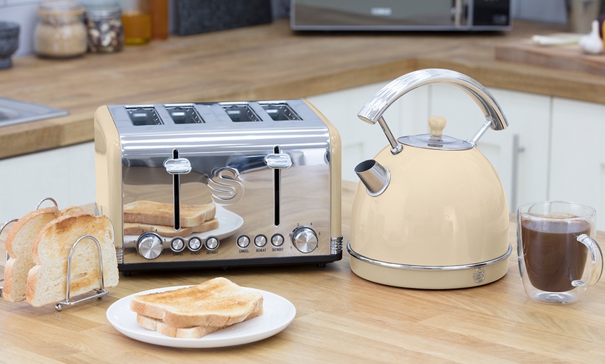 Image 5: Swan Retro Kettle and Toaster Set