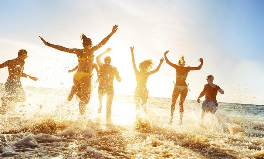 Image 2: Rimini: fino a 7 notti con colazione e accesso spiaggia per 2