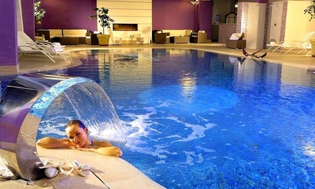 Rimini: camera Classic con trattamento a scelta, ingresso Spa e massaggio per 2 persone presso Yes Hotel Touring 4*