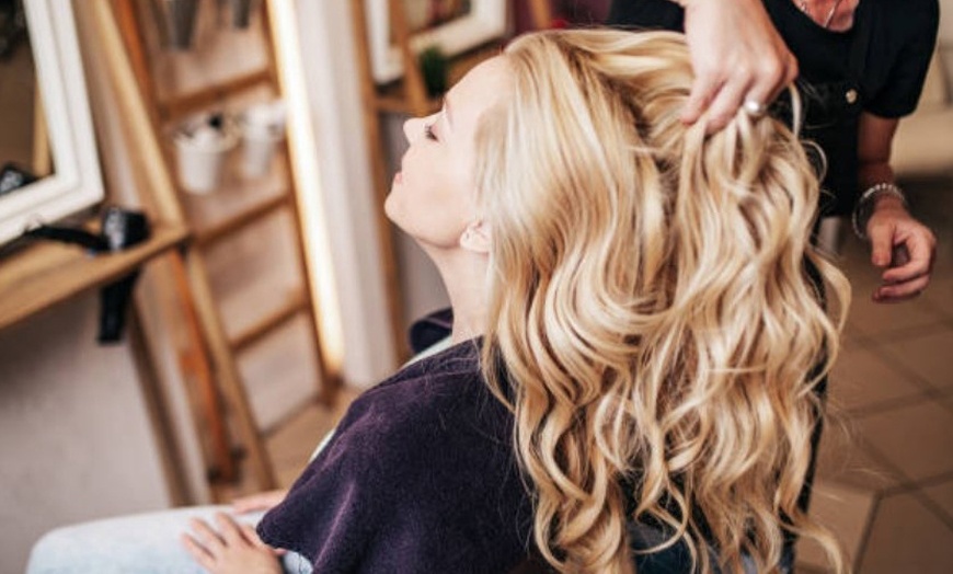 Image 4: Sesión de peluquería con opción a tinte y mechas varios estilos