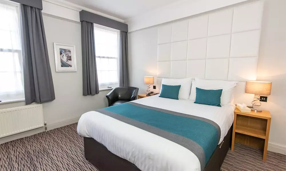 Essex: Double Room with Breakfast