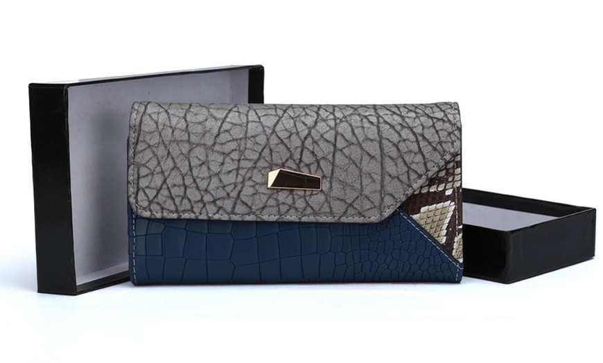 Image 3: Women's Snakeskin Pattern Wallet 