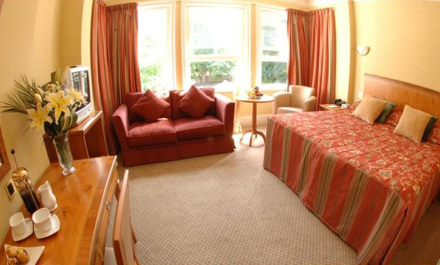 Image 4: 4* Hampshire Stay with Breakfast