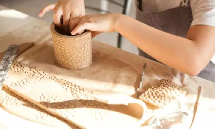 Taller de cerámica con opción a dos copas de vino para 1 o 2 personas