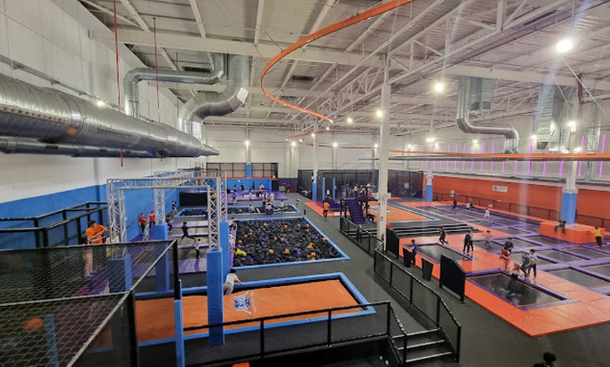 Image 10: 1 hora de acceso a Altitude Trampoline Park