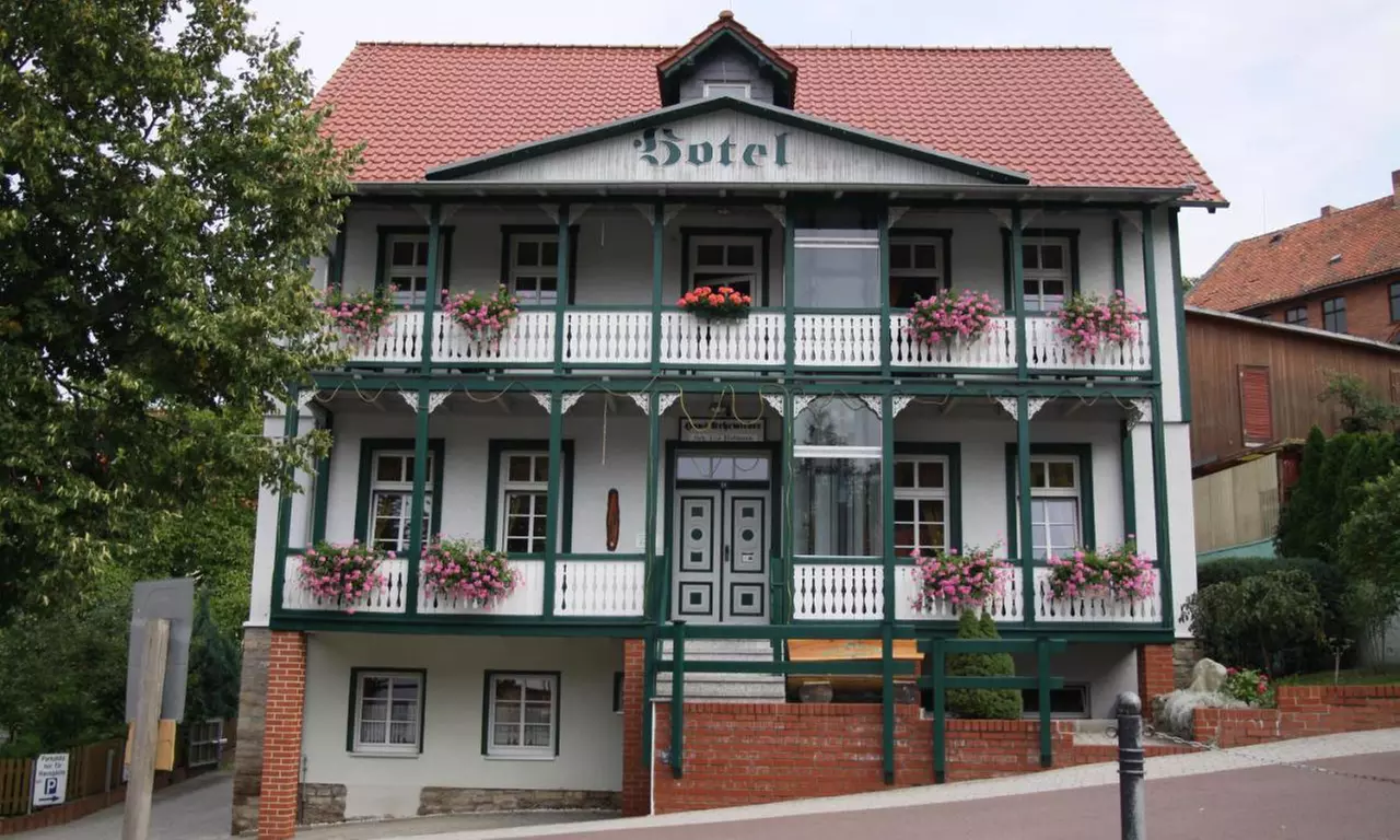 Harz: Doppelzimmer für Zwei inkl. Frühstück, Welcome-Drink und opt. 3-Gänge-Menü im Hotel am Kur-Café - Primary Image