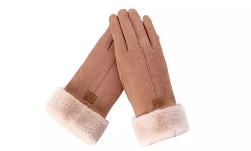 Image 8: Women's Faux Suede Touchscreen Gloves