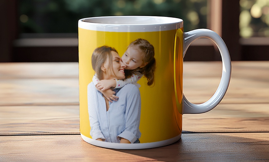 Image 2: ¡Hazle sonreír! Regala una taza con foto personalizable de Photo Gifts