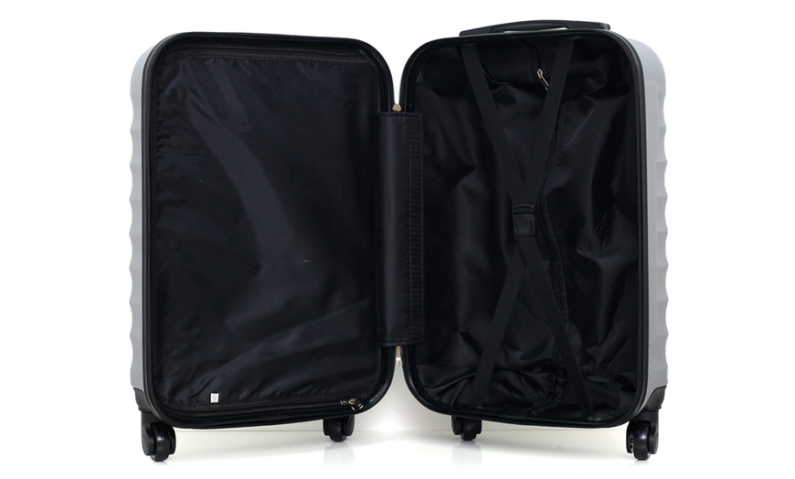 Image 15: Jakarta Set of Three Suitcases