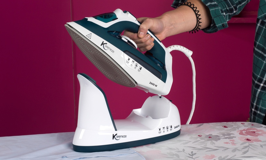 Image 3: Kleeneze Cordless Steam Iron
