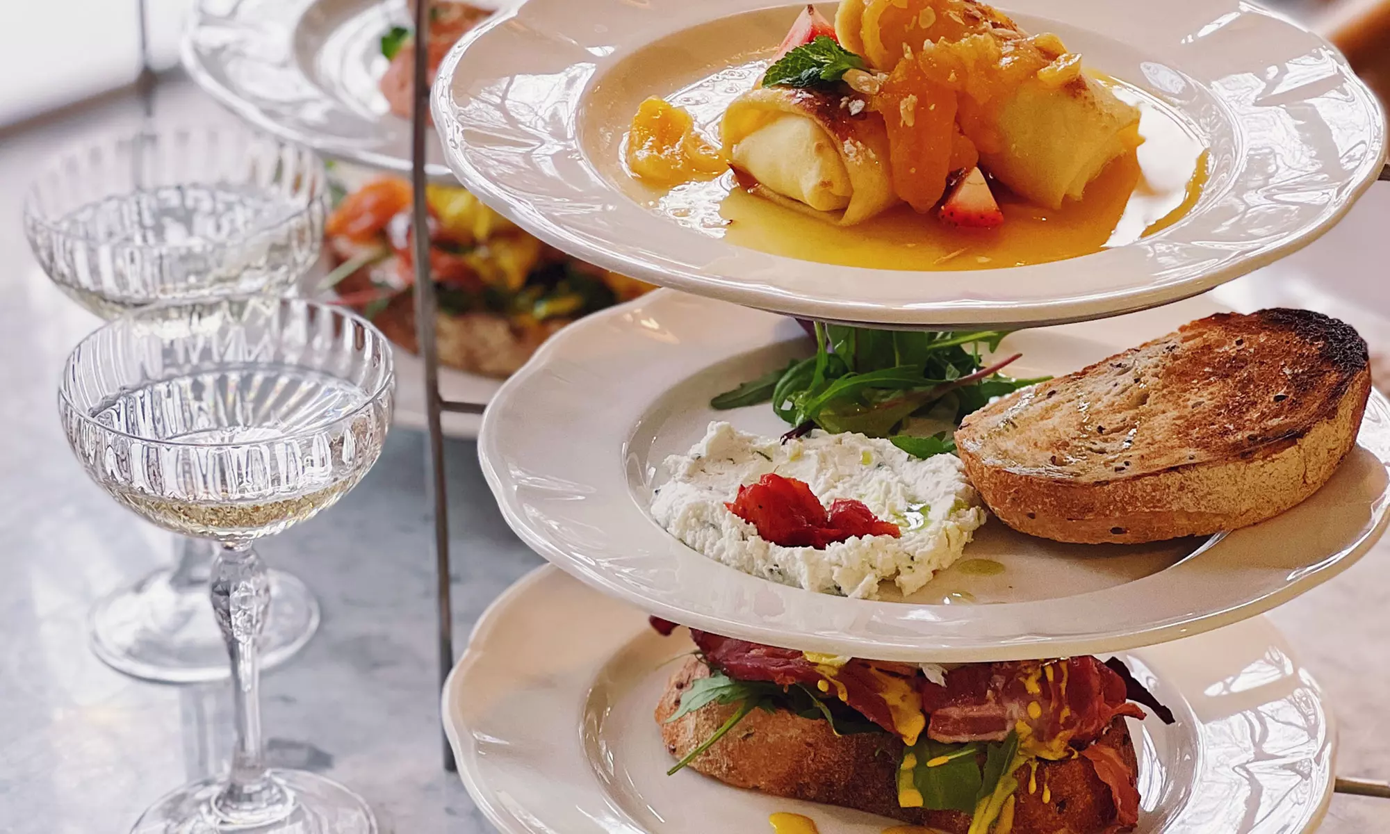 Verwöhne dich mit einem Frühstücksbuffet und prickelndem Sekt für 2 oder 4 Personen (bis zu 34% sparen) - Primary Image