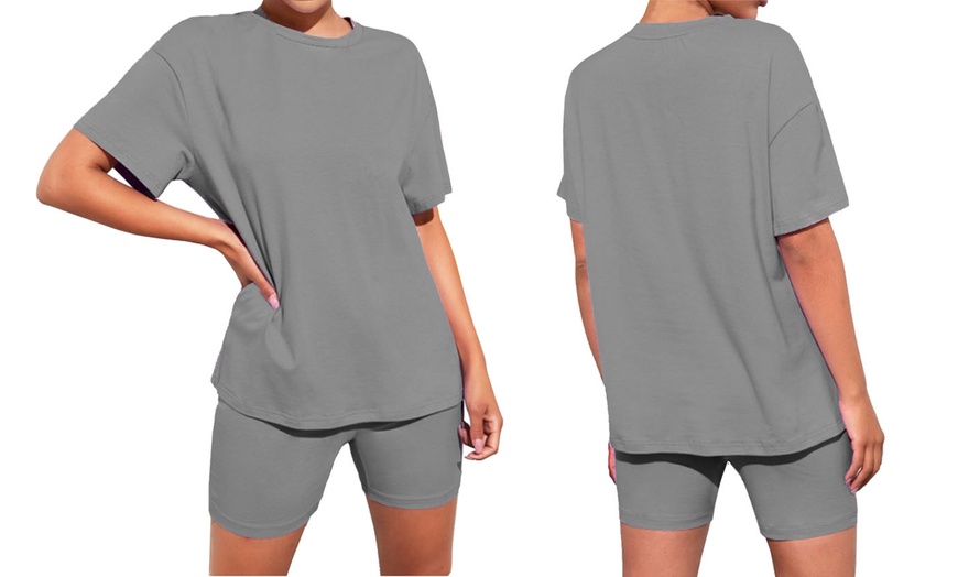 Image 4: Women's Oversized T-Shirt and Cycling Shorts Set