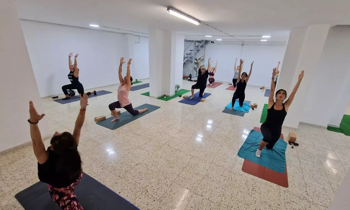 Conéctate con tu esencia a través de 1 o 3 meses de clases de yoga - Primary Image