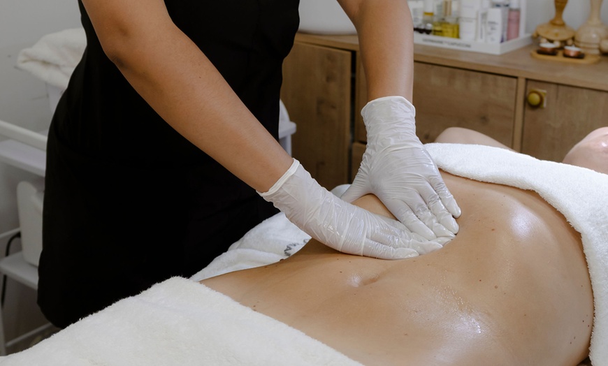 Image 5: Ritual de masaje relax bienestar de 60 minutos con bebida y bombones