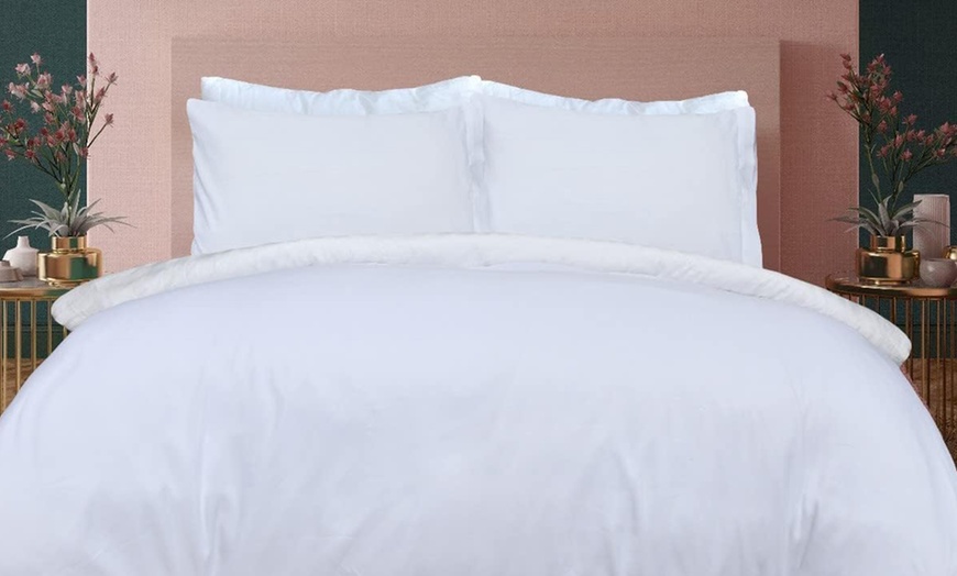 Image 2: U Shape Geometric Tufted Duvet Cover Set