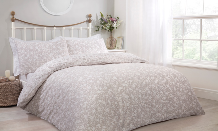 Image 4: Pieridae Ditsy Floral Reversible Duvet Set