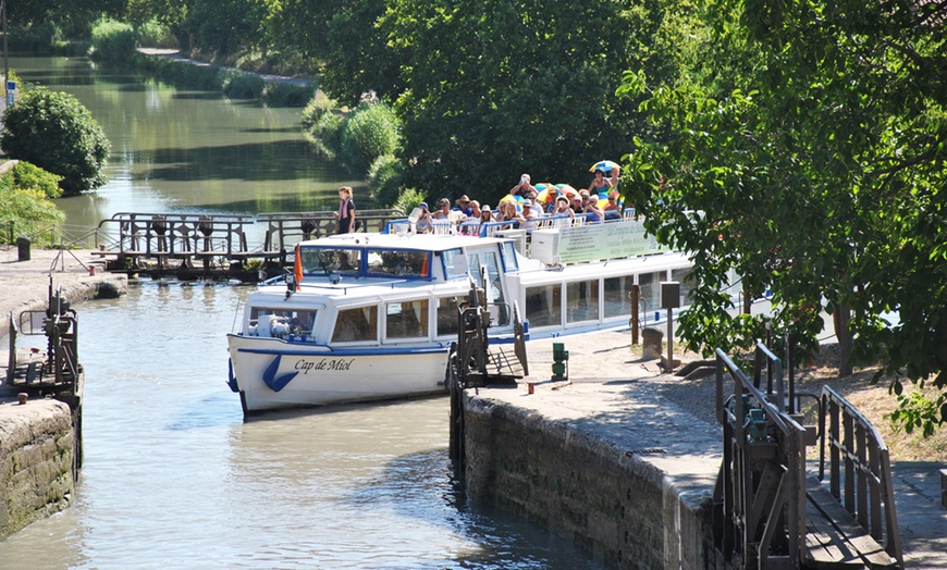 Image 2: Croisière sur les 9 Écluses ou Grand Siècle avec Les Bateaux du Midi