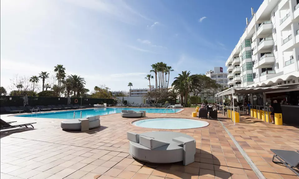 Day pass y brunch para 2 personas con opción a cama balinesa y más